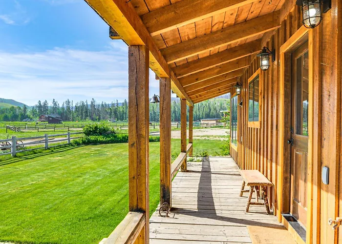 Rustic Cabin: Fish, Hike, & Bike! Holiday home