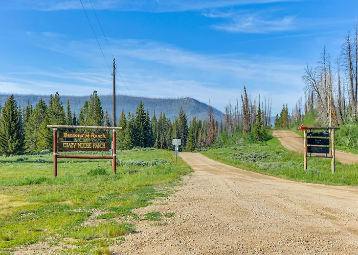 Rustic Cabin: Fish, Hike, & Bike! Holiday home