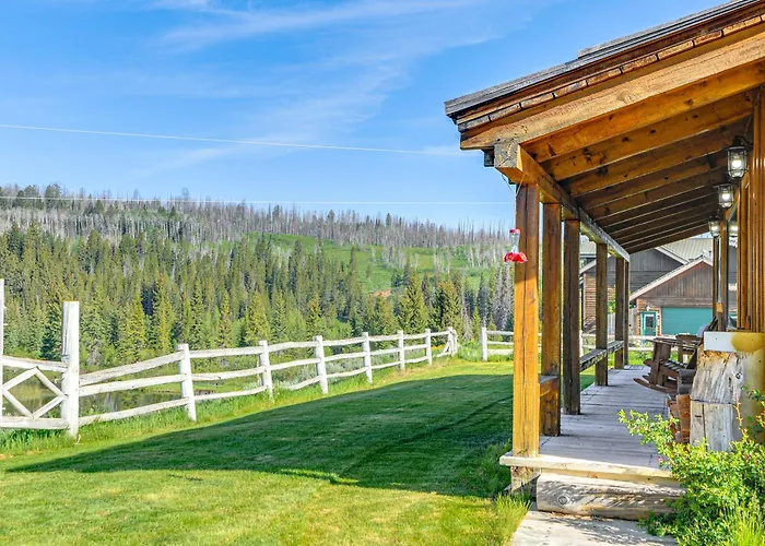 Rustic Cabin: Fish, Hike, & Bike! Holiday home Bondurant